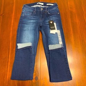 NWT Guess Mid Rise Skinny Jeans In A Size 24.